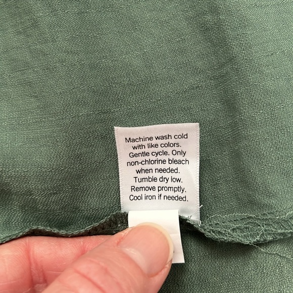 Nine West Long Sleeve Smocked Top in Signature Green XXL - Picture 11 of 11